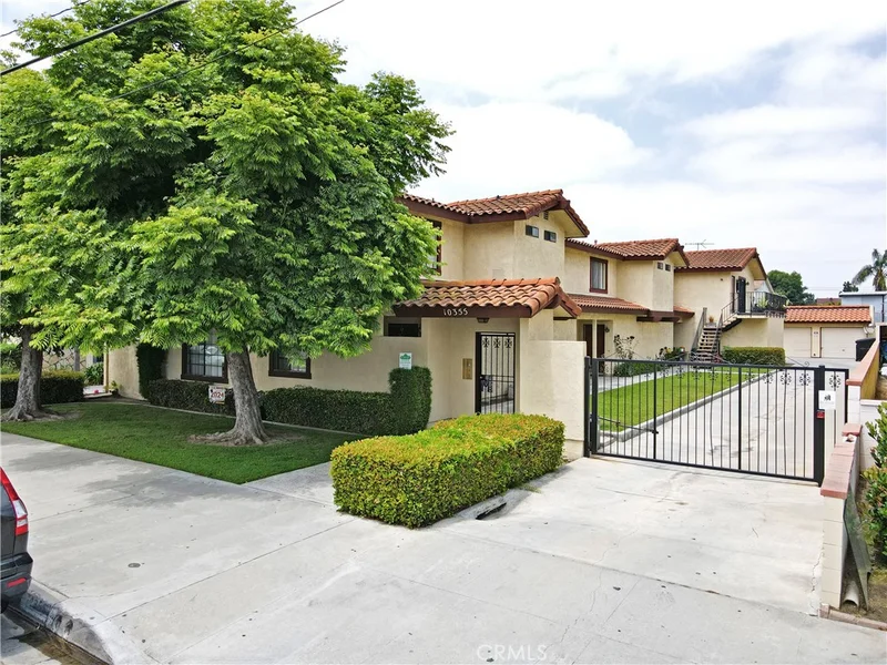 10355 La Reina Avenue A, Downey, CA 90241