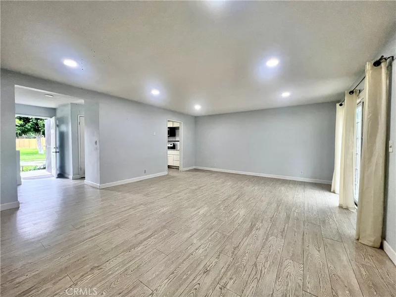 Photo 2 of 624 S Sullivan 15D