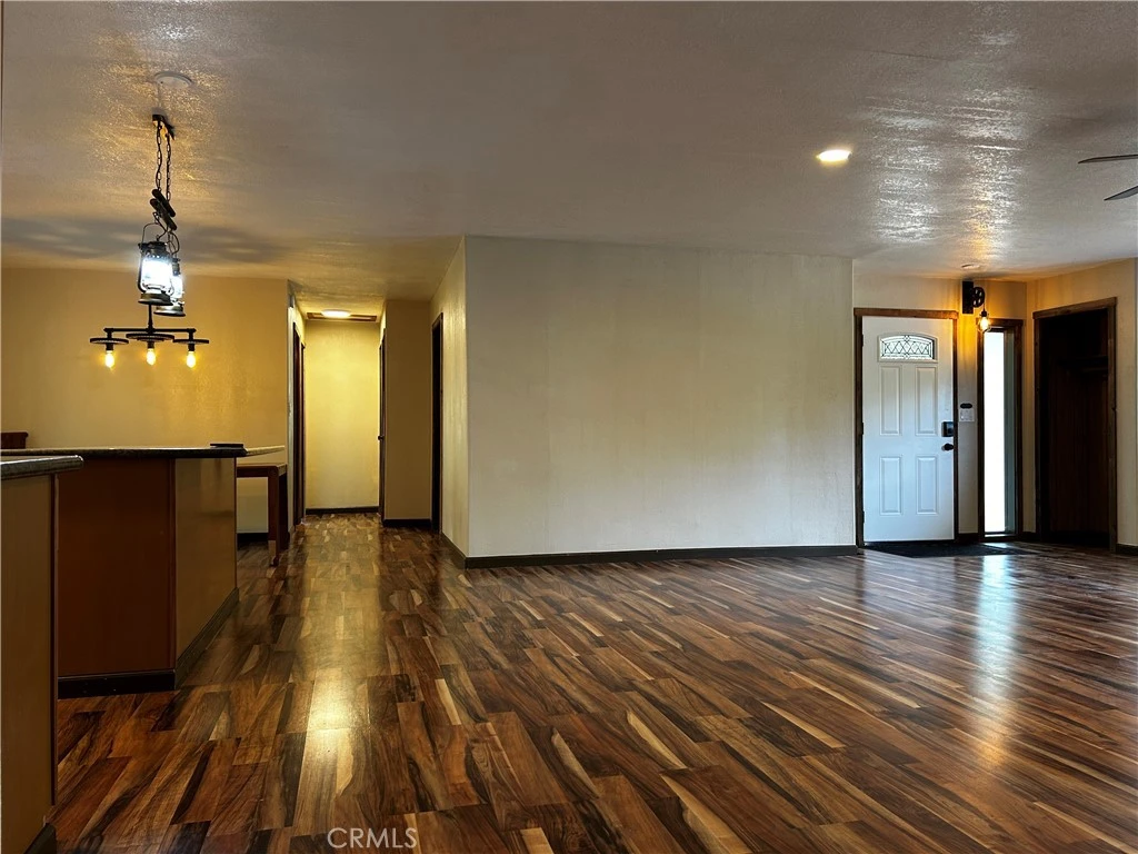 Interior 4