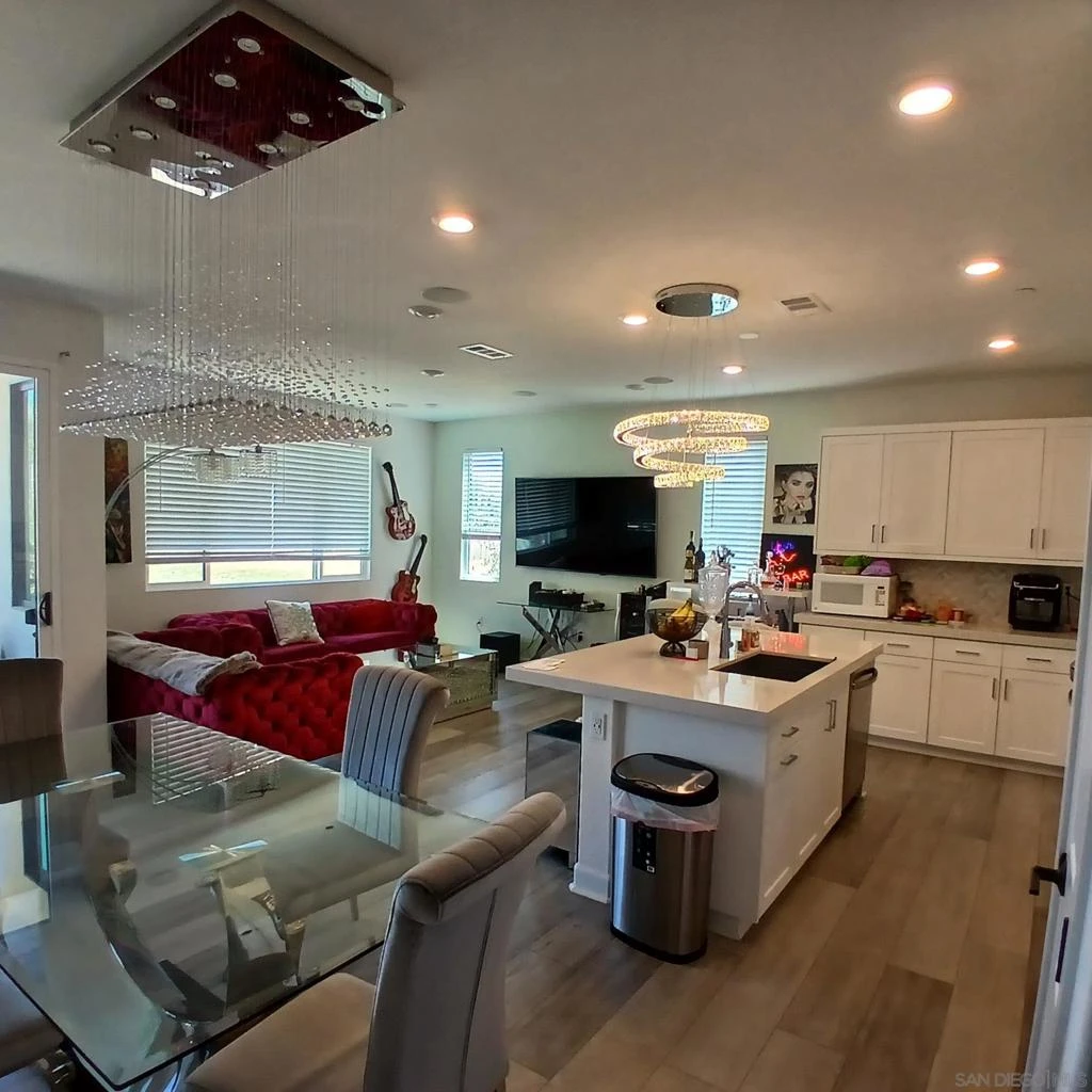 Interior 4
