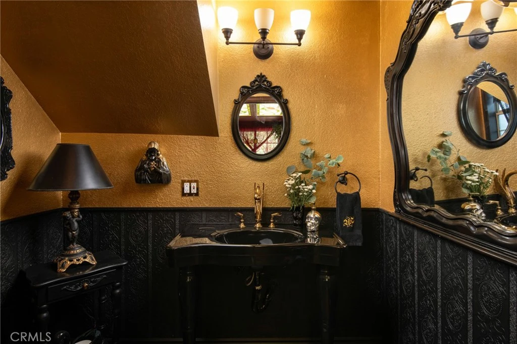 Interior 3