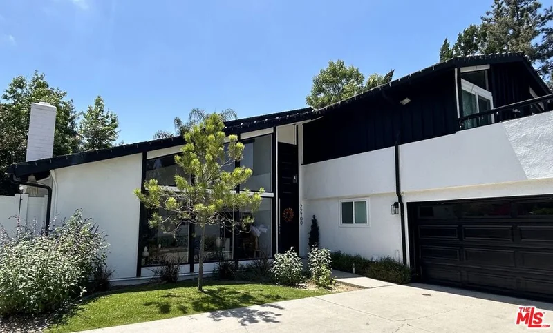 22700 W Flamingo Street