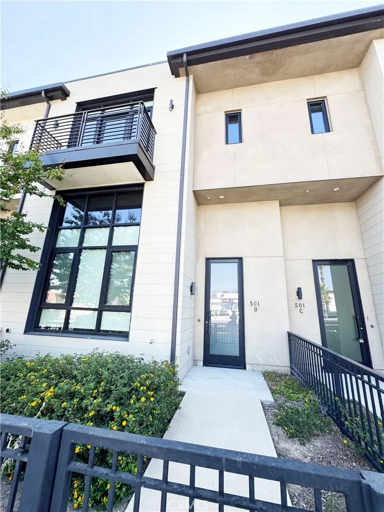 501 N Santa Anita B photo 2