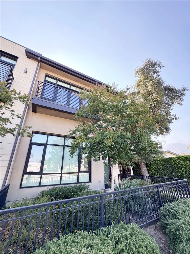 501 N Santa Anita D photo 2
