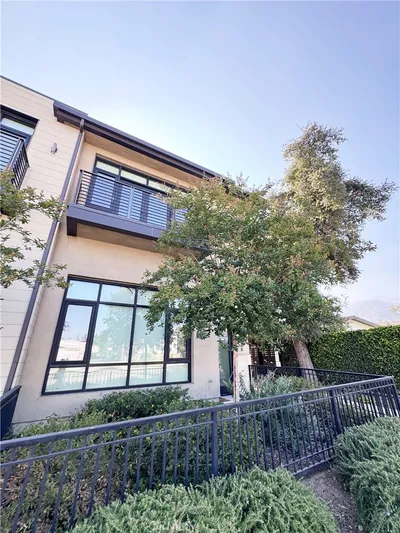 501 N Santa Anita D photo 2