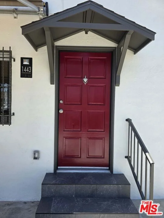 1443 N Mariposa Avenue