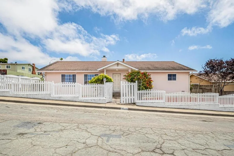 Photo 2 of 1696 Vallejo Street