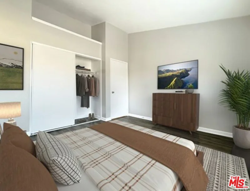 1625 E G Street 9C photo 2