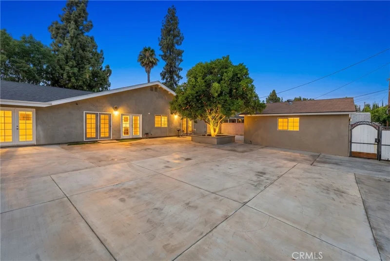 Photo 2 of 7222 Fallbrook Avenue