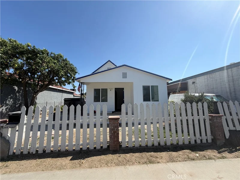 134 E M st