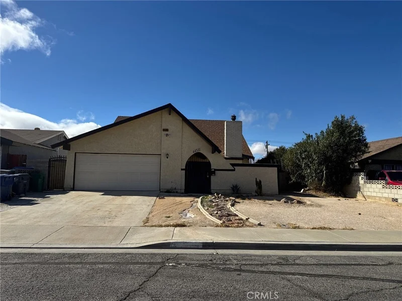 44531 Gillan Avenue photo 2