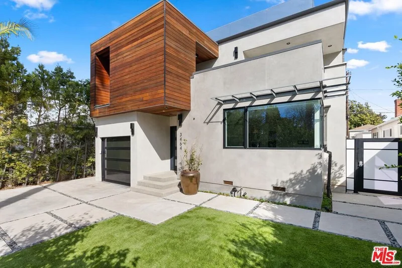Photo 2 of 3464 Greenwood Avenue