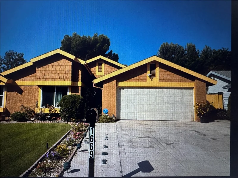 1669 W Phillips Drive
