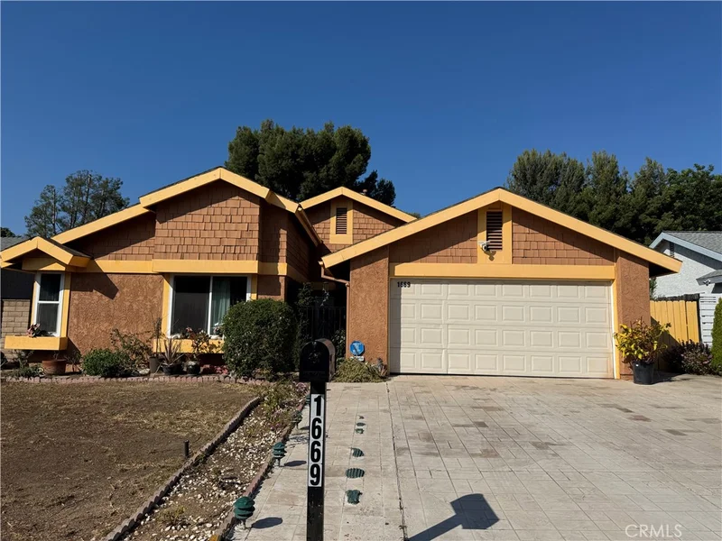 1669 W Phillips Drive photo 2