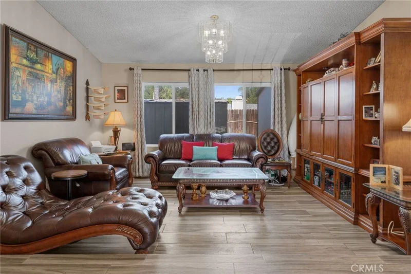 1615 Occidental photo 2