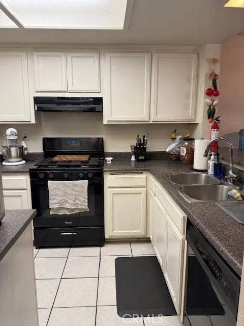 6773 Foxcroft Court photo 2