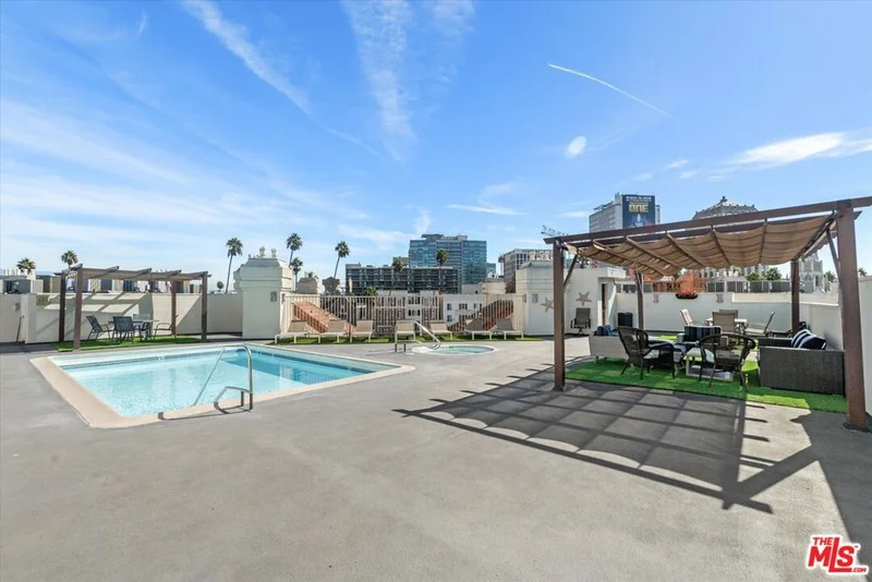 620 S Gramercy Place 327
