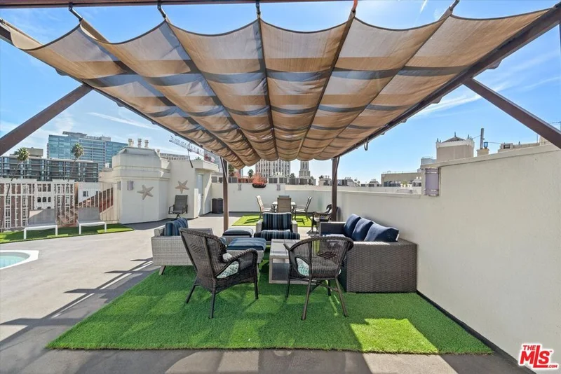 620 S Gramercy Place 327 photo 2