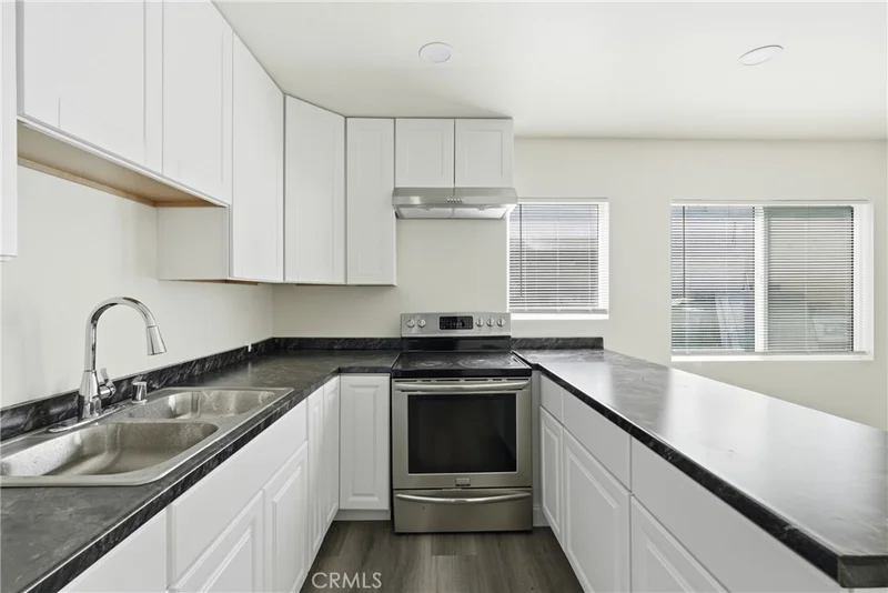 702 Walnut Street 5