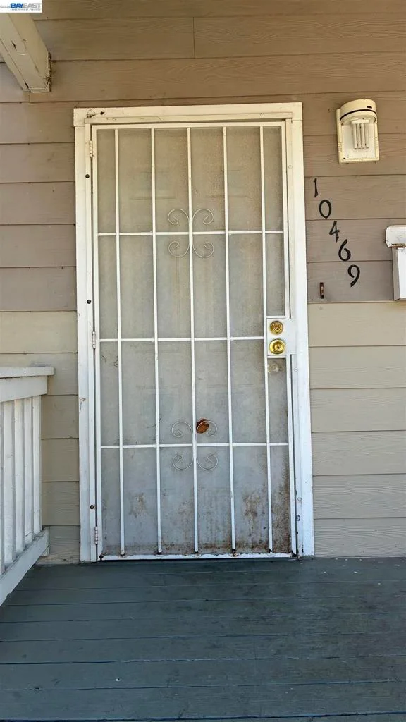 10469 West Ct photo 2