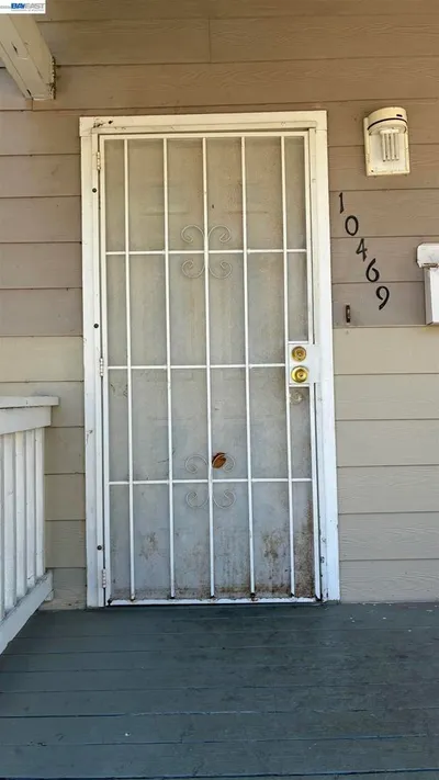 10469 West Ct photo 2