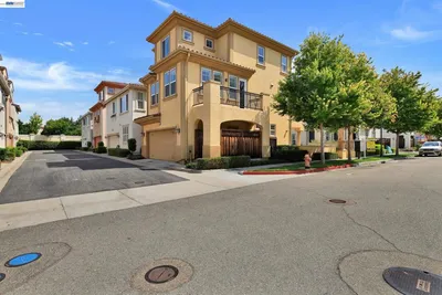 538 Selby Ln