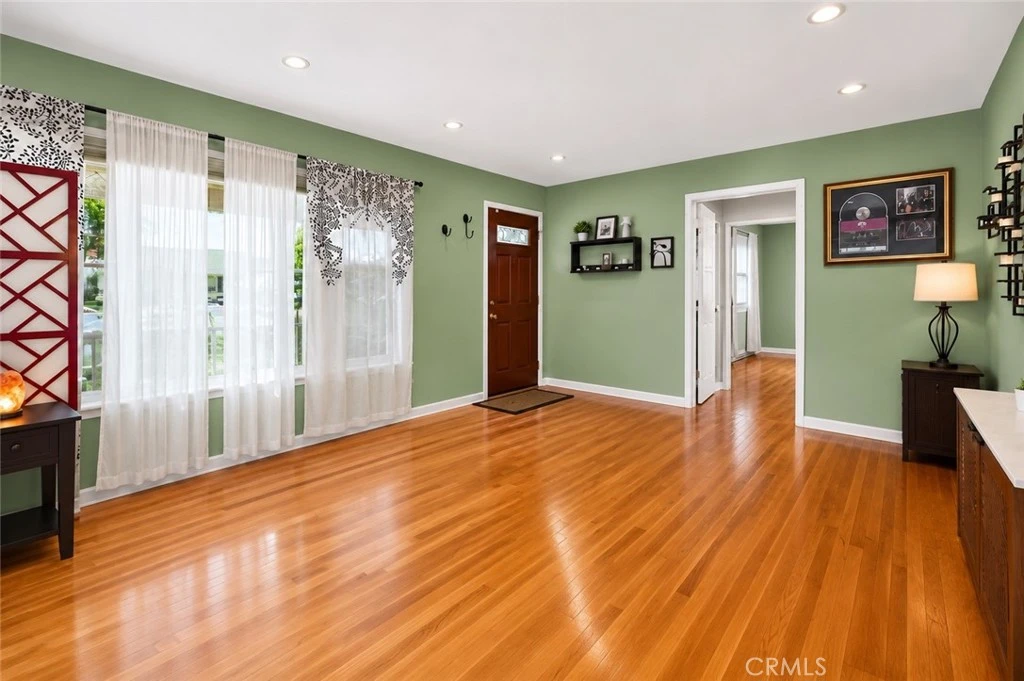 Interior 4