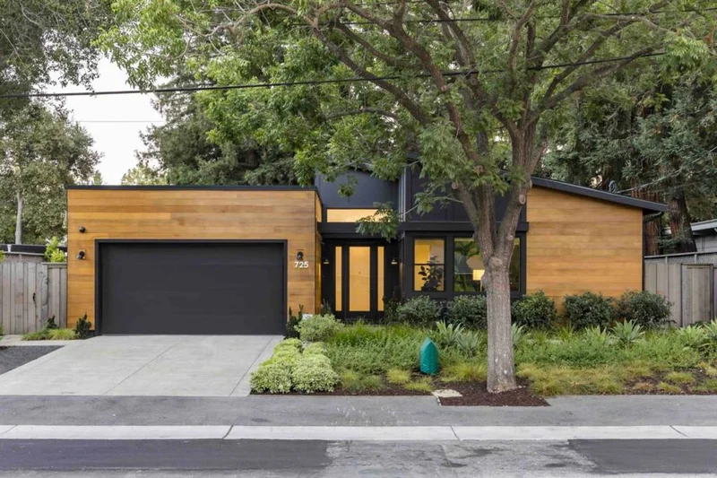 Photo 2 of 725 Evergreen Street