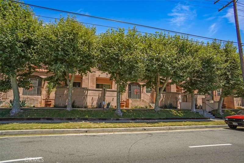 Photo 2 of 7320 Balboa Boulevard 205