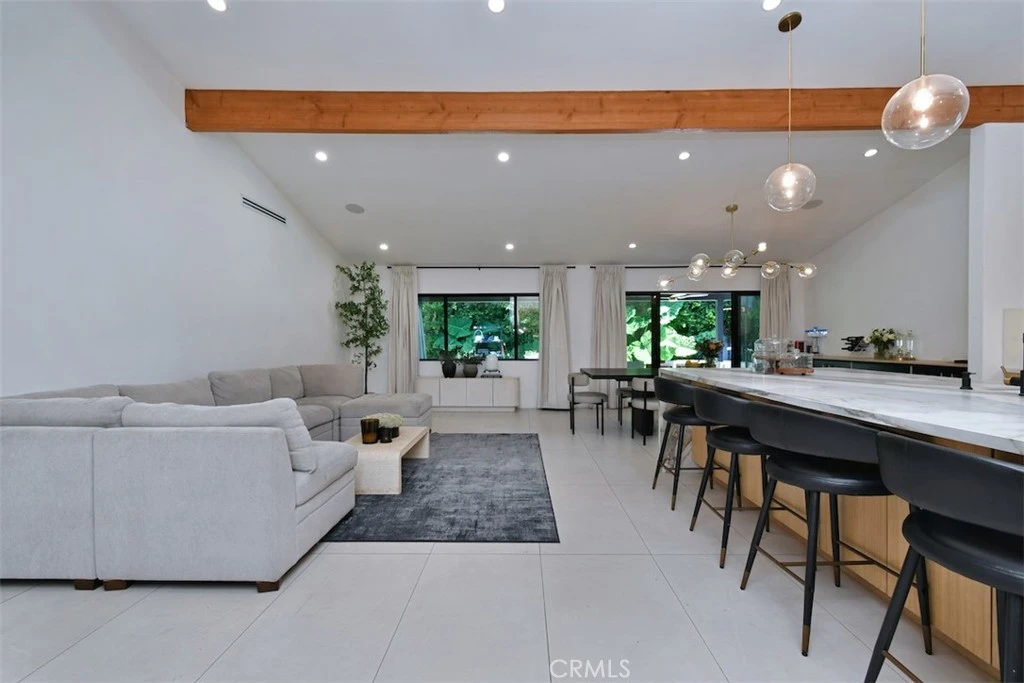 Interior 4