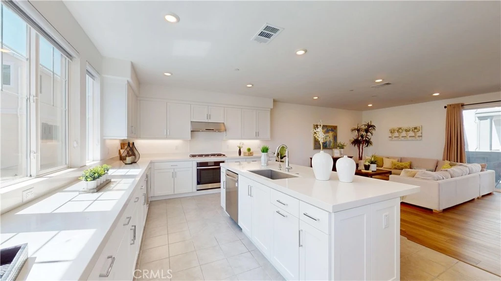 Interior 4