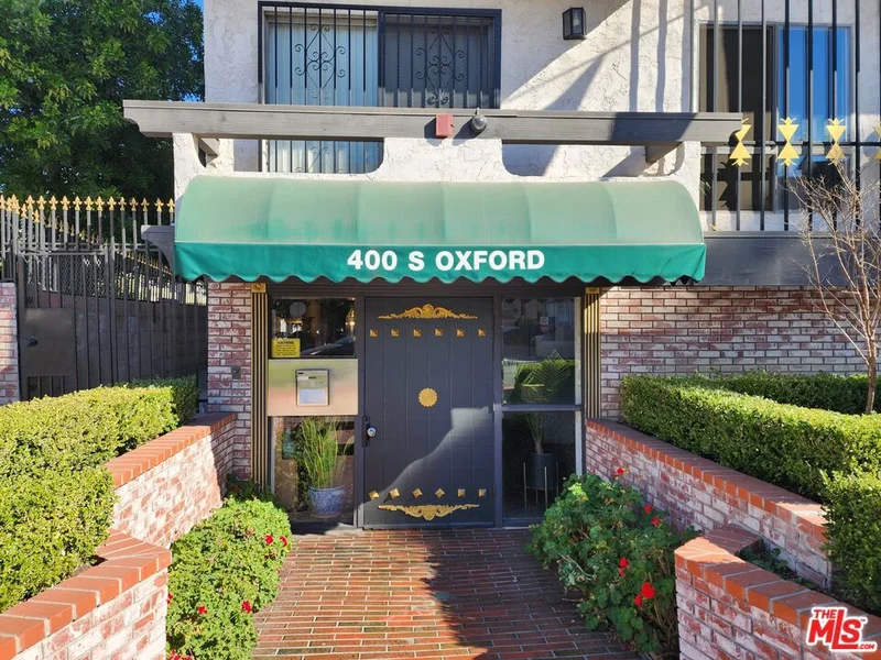 400 S Oxford Avenue 108 photo 2