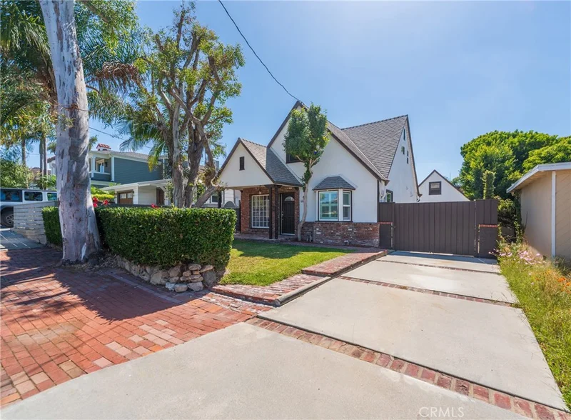 1305 Oak Avenue, Manhattan Beach, CA 90266