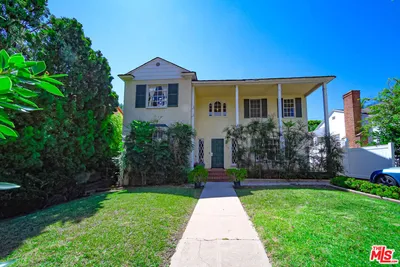 713 N Doheny Drive