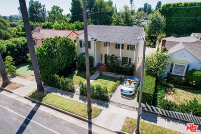 713 N Doheny Drive photo 2
