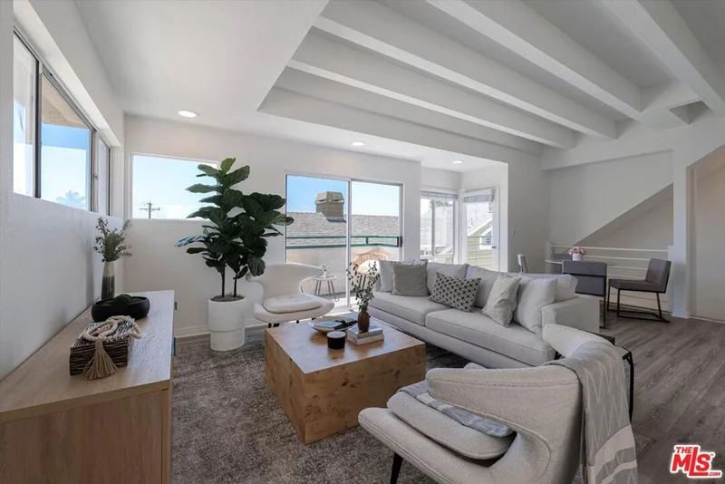 Photo 2 of 245 Hollister Avenue 1