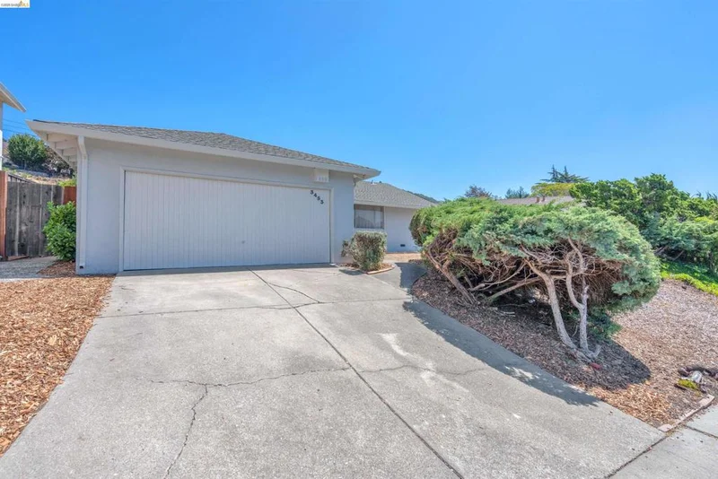 Photo 2 of 3453 Stewarton Dr