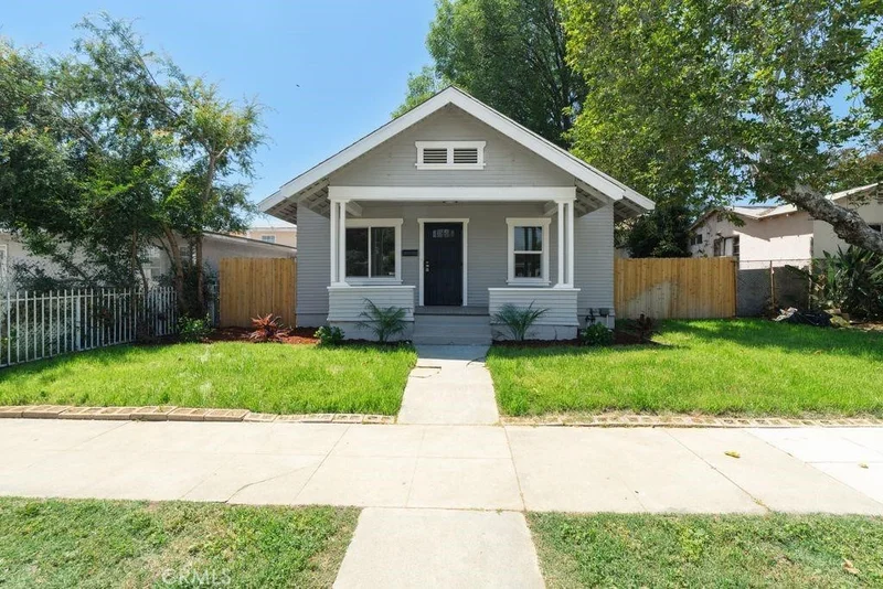 561 Washington