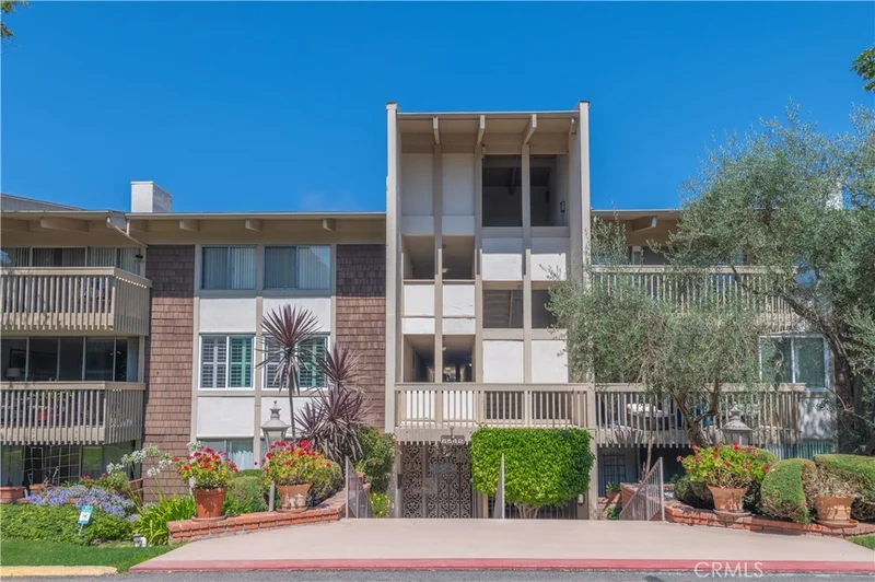 6542 Ocean Crest Drive B308