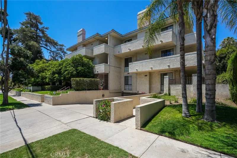 235 S Holliston 114, Pasadena, CA 91106