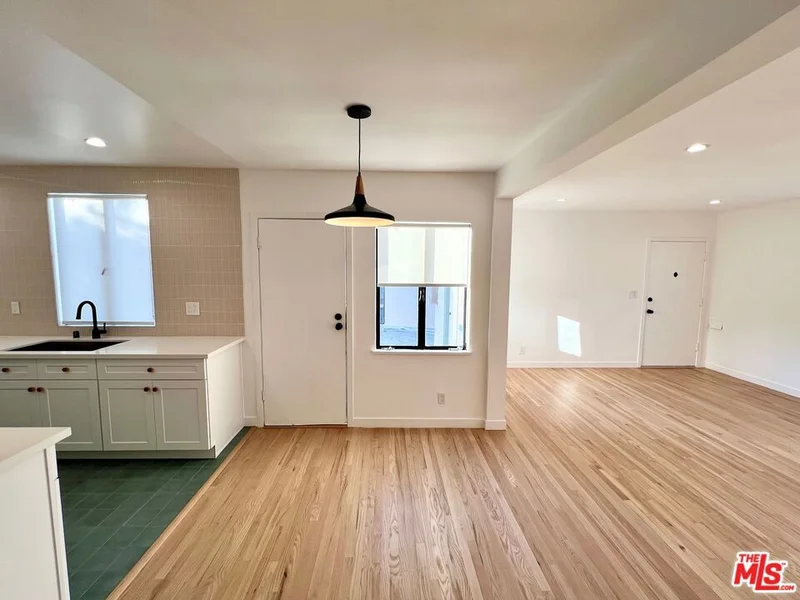 4908 St Elmo Drive photo 2