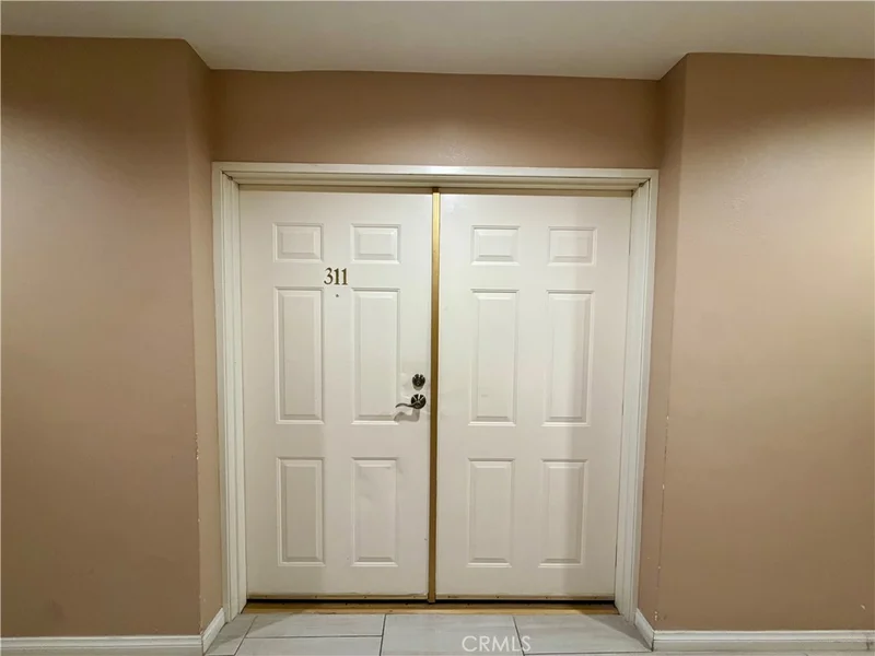 14141 Dickens 311 photo 2