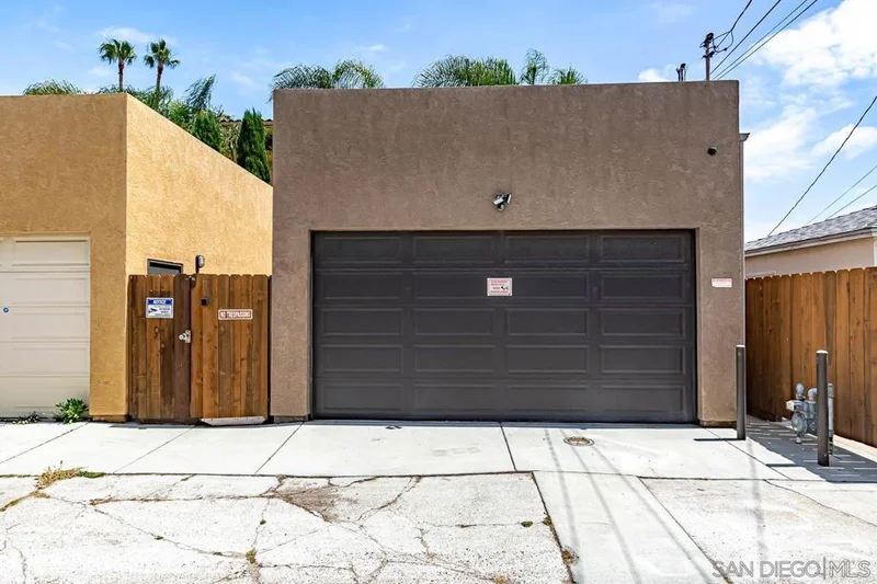 1368 Oliver Ave