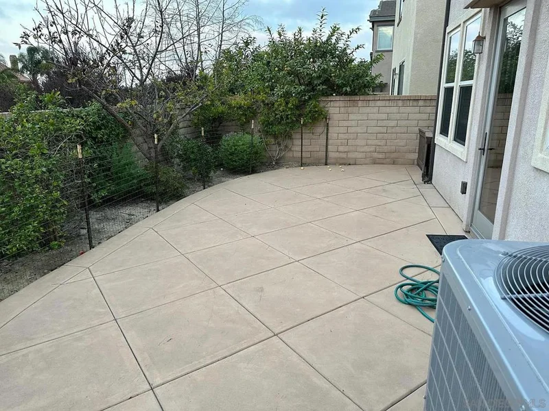 11320 Laurelcrest Dr photo 2