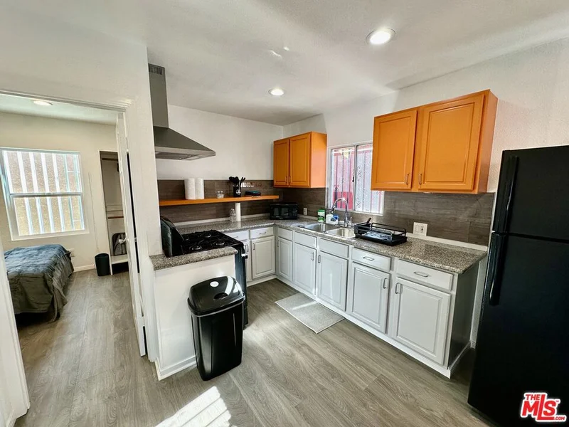 523 1/2 W 56th Street, Los Angeles, CA 90037
