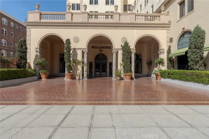 315 W 3rd Street 710