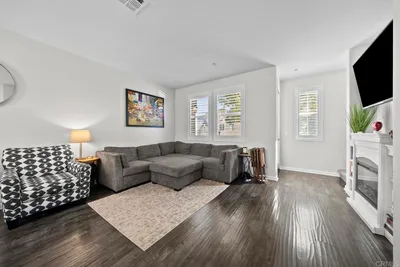 2724 Hazelnut Court photo 2