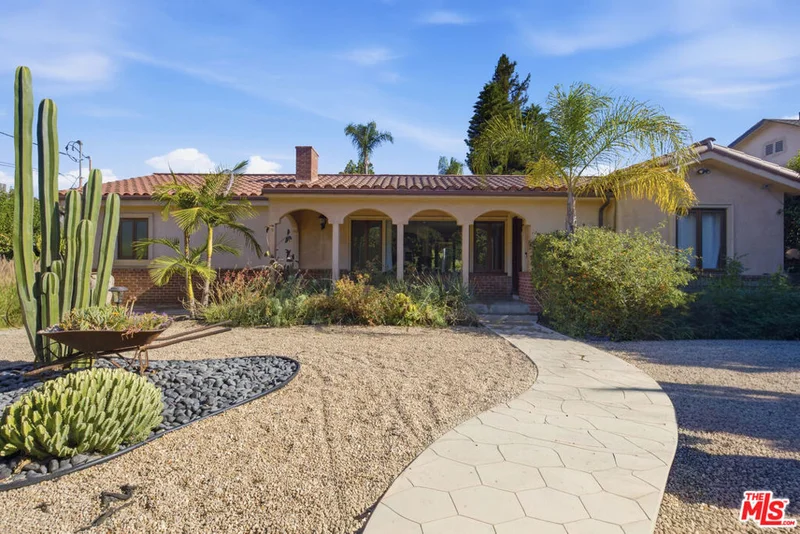 13800 Erwin Street