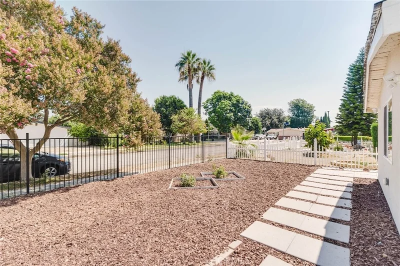 15526 Donmetz Street photo 2