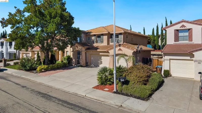 1842 Sanger Peak Way photo 2
